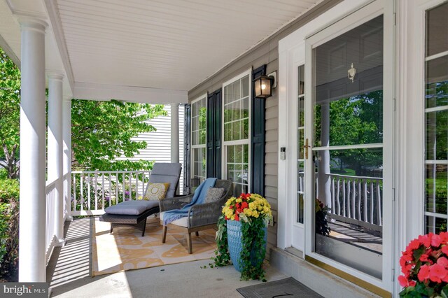 property entrance featuring covered porch