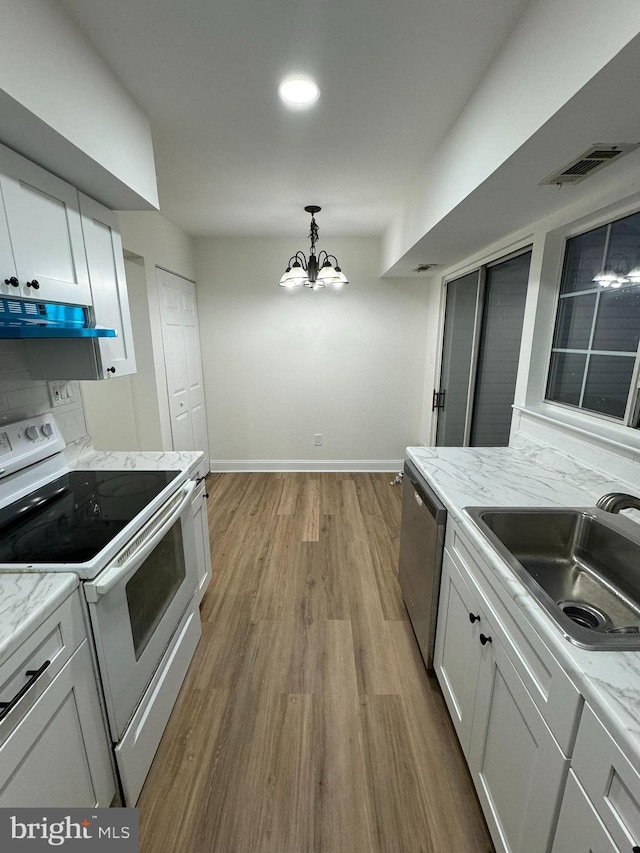 kitchen featuring visible vents, stainless steel dishwasher, a sink, electric stove, and a notable chandelier