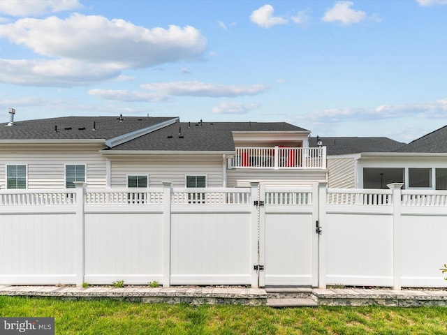 1513 Yellow Sand Ln, Odenton, MD 21113 - rear view of property featuring a gate and roof with shingles