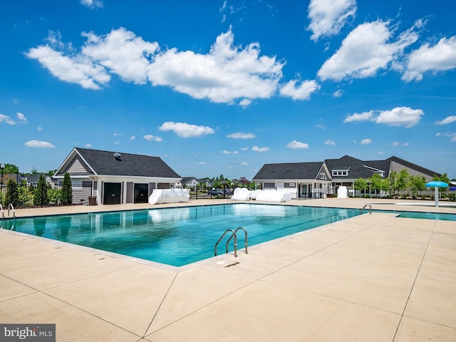 1513 Yellow Sand Ln, Odenton, MD 21113 - community pool with a patio