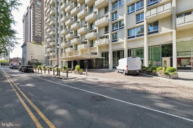 604 S Washington Sq Unit 1408, Philadelphia, PA 19106 - view of apartment building / complex
