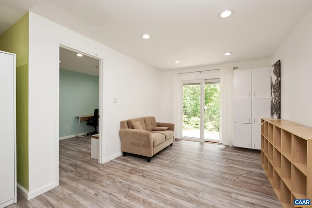 living area with recessed lighting, light wood finished floors, and baseboards