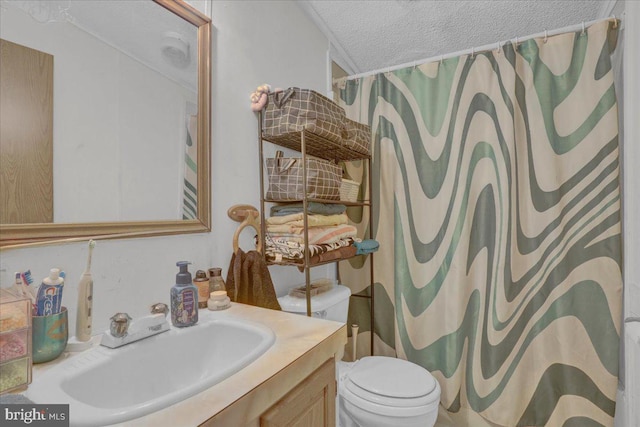 full bath with vanity, a textured ceiling, a shower with shower curtain, and toilet
