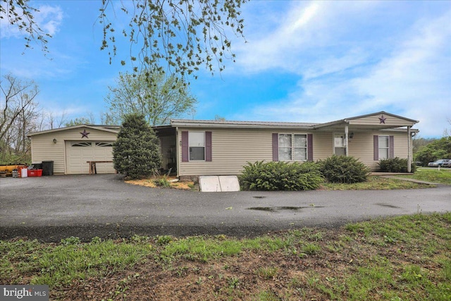 view of front of property with an attached garage and driveway
