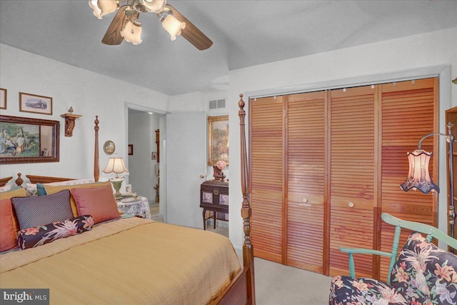 bedroom featuring ceiling fan, visible vents, light carpet, and a closet
