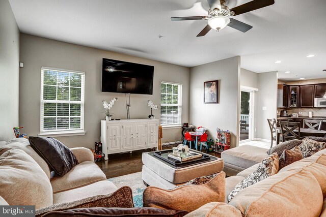 9506 Wilton Pl, Clinton, MD 20735 - living area with wood finished floors, a ceiling fan, recessed lighting, and baseboards