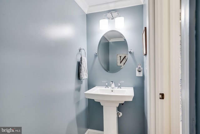 3207 19th St N, Arlington, VA 22201 - bathroom with crown molding