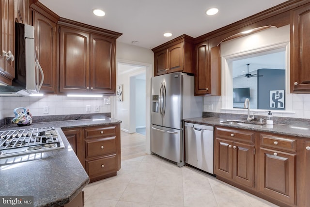 kitchen with appliances with stainless steel finishes, a sink, a ceiling fan, decorative backsplash, and recessed lighting