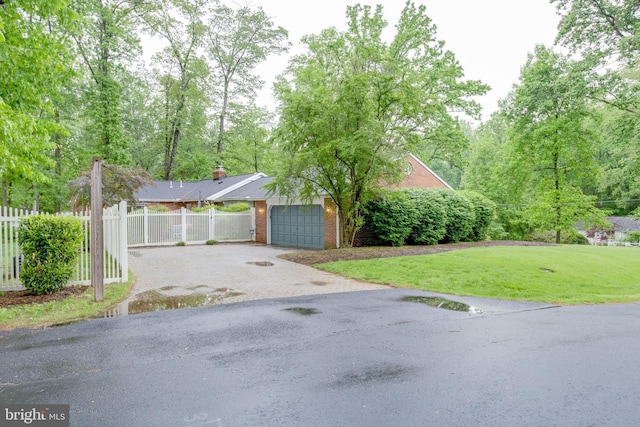 view of front facade with driveway and brick siding