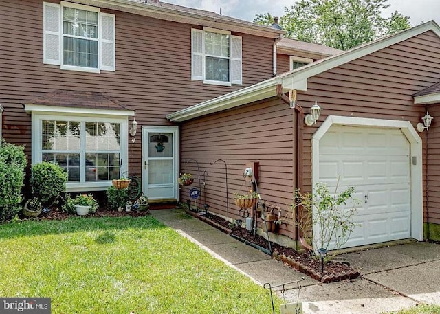 4 Country Ln, Westampton, NJ 08060 - view of front of home with a front yard and an attached garage
