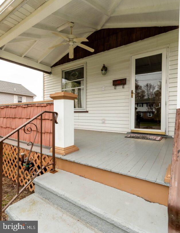 exterior space with a ceiling fan and covered porch