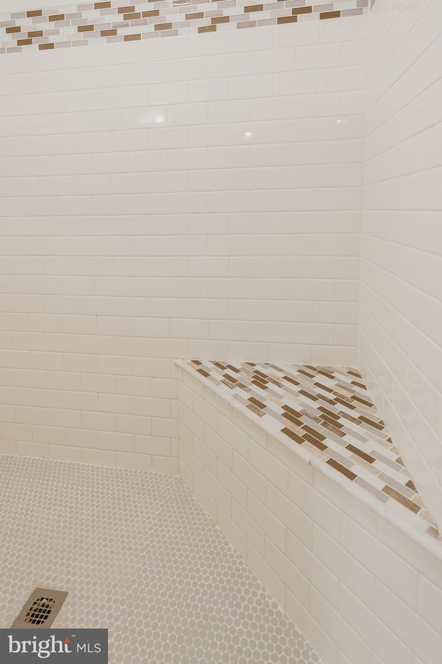 full bath featuring a tile shower