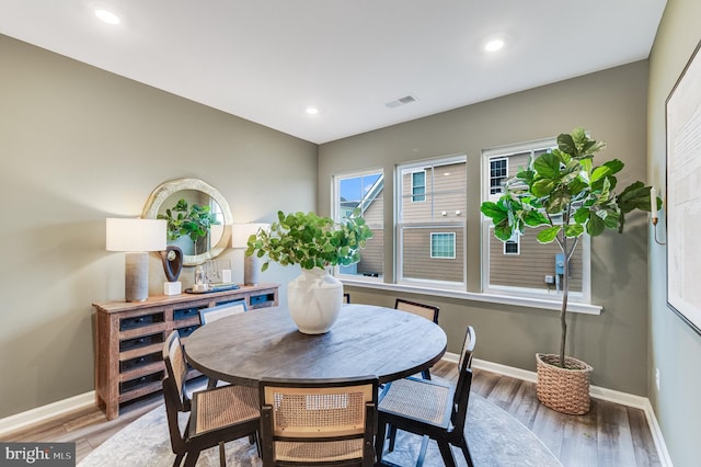 dining space featuring recessed lighting, baseboards, light wood finished floors, and visible vents