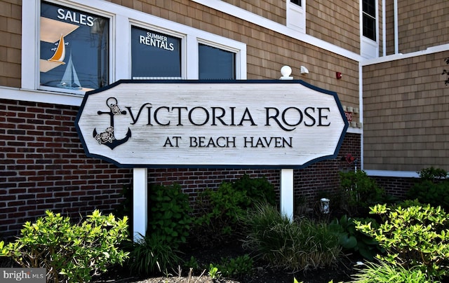 view of community / neighborhood sign