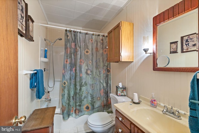 621 Gay St, Hanover, PA 17331 - bathroom with shower / tub combo with curtain, toilet, and vanity