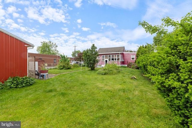 621 Gay St, Hanover, PA 17331 - view of green lawn