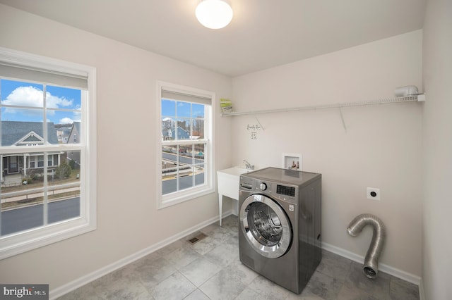 laundry area with laundry area, washer / dryer, baseboards, and visible vents