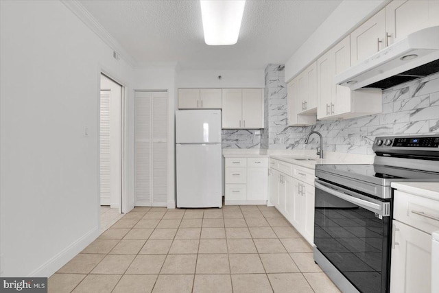 3709 S George Mason Dr Unit 1109E, Falls Church, VA 22041 - kitchen with decorative backsplash, stainless steel range with electric stovetop, a sink, freestanding refrigerator, and under cabinet range hood