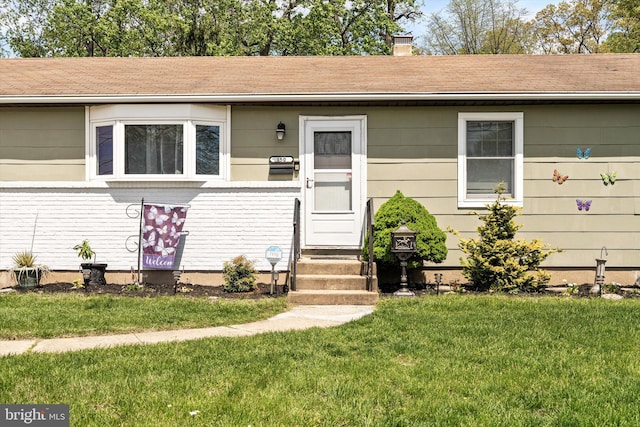 150 Elton Ave, Hamilton, NJ 08620 - entrance to property featuring a lawn and roof with shingles