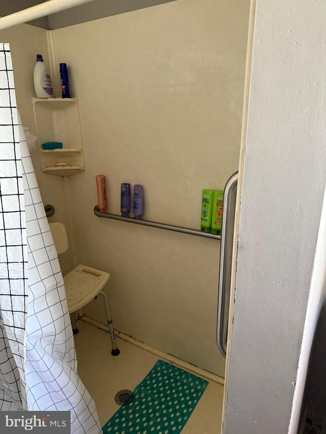 bathroom featuring a shower