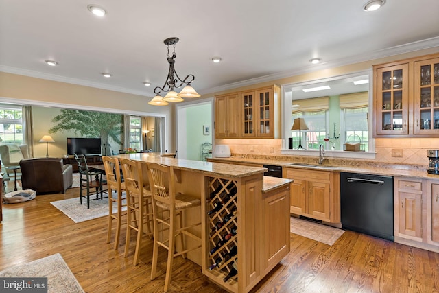 bar featuring a sink, light wood finished floors, dishwasher, decorative backsplash, and ornamental molding