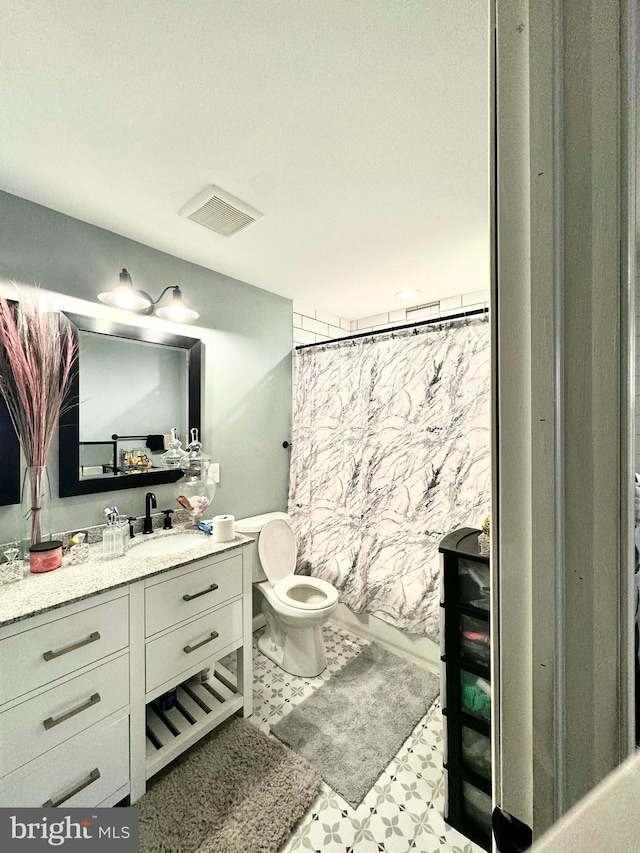 5902 Middleton Ct, Temple Hills, MD 20748 - full bath featuring vanity, toilet, a shower with curtain, and tile patterned floors