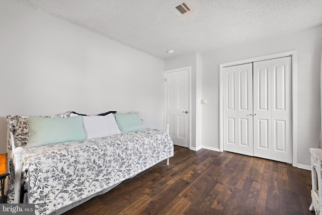 54 Dogwood Rd, Manahawkin, NJ 08050 - bedroom with baseboards, hardwood / wood-style floors, a closet, and visible vents
