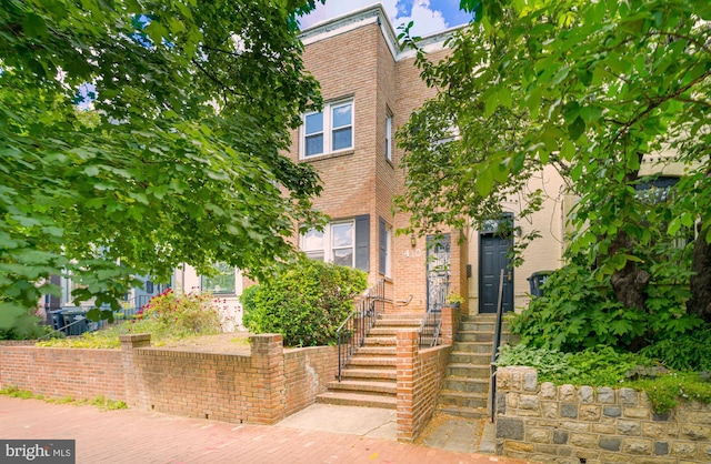 view of front facade featuring brick siding