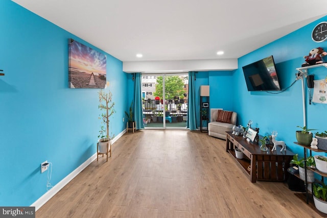 sitting room featuring recessed lighting, baseboards, and wood finished floors