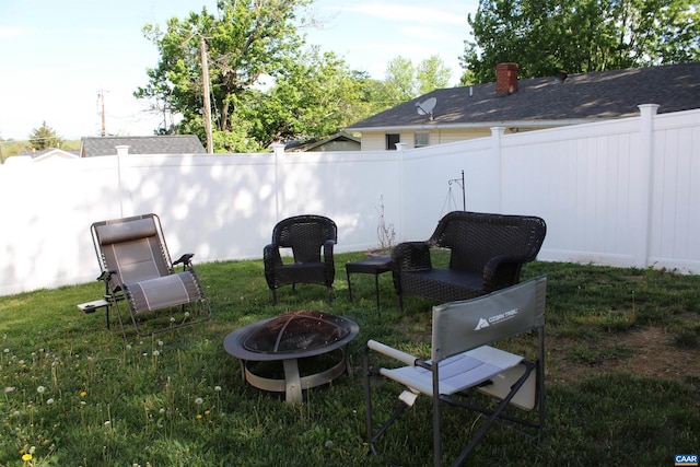view of yard featuring a fenced backyard and an outdoor fire pit