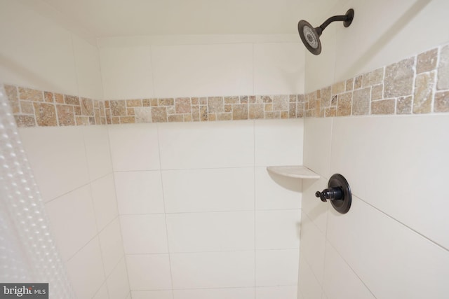 details with a tile shower