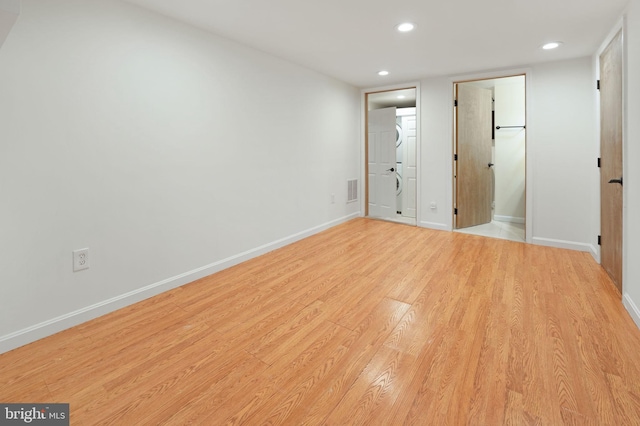 unfurnished bedroom with baseboards, light wood-type flooring, recessed lighting, and visible vents