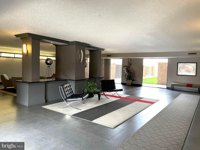 200 N Pickett St Unit 1412, Alexandria, VA 22304 - lobby with visible vents
