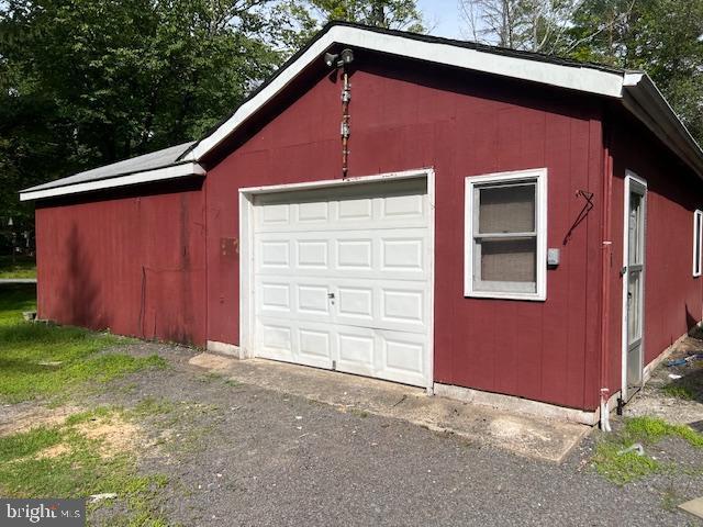 view of detached garage