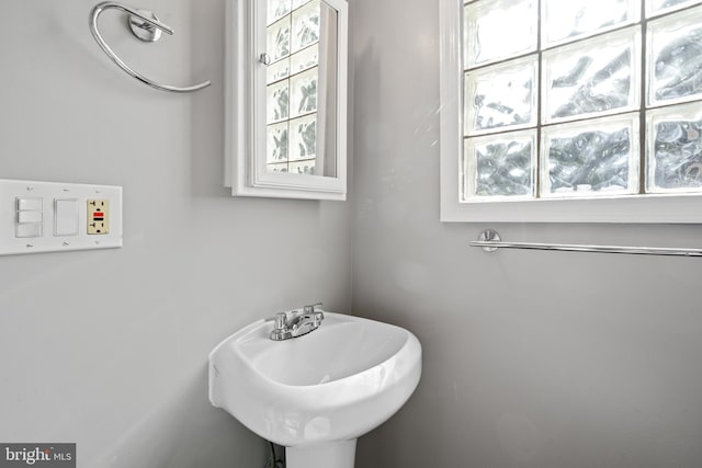 3700 13th St NW, Washington, DC 20010 - bathroom with healthy amount of natural light