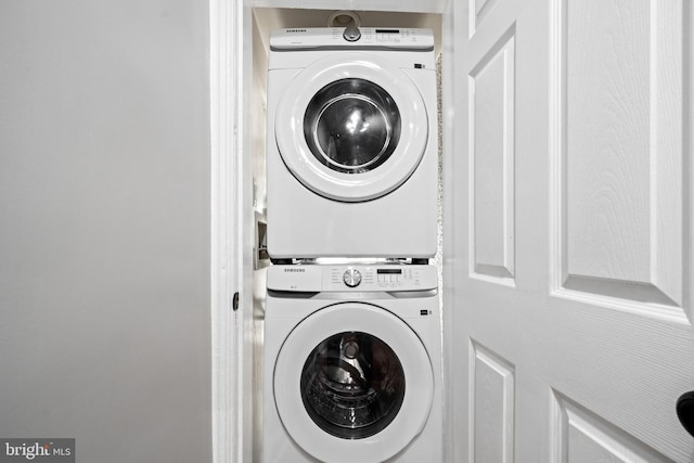 3700 13th St NW, Washington, DC 20010 - laundry area with estacked washer and dryer