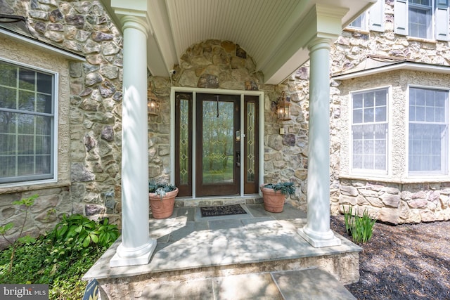 property entrance featuring stone siding