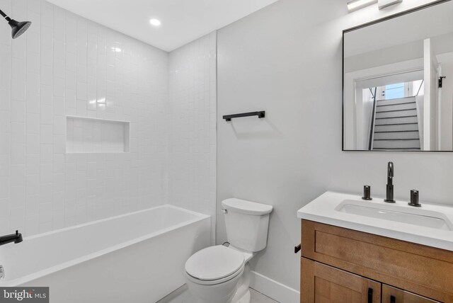 full bath featuring vanity, shower / bathtub combination, toilet, recessed lighting, and baseboards