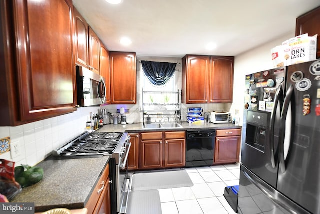 1117 Sterling Pl, Lancaster, PA 17603 - kitchen featuring dark countertops, a sink, recessed lighting, decorative backsplash, and black appliances