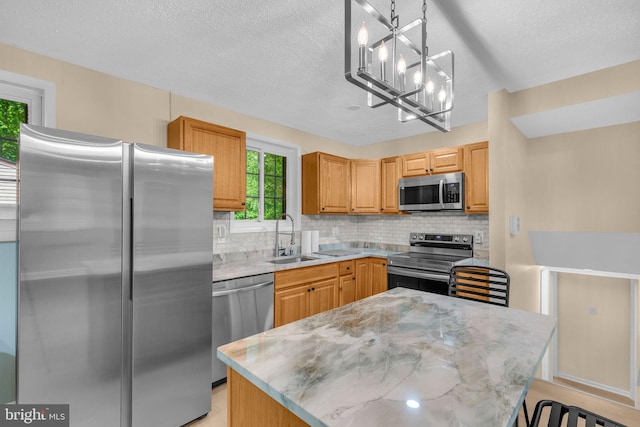 7509 Glade Dr, Fort Washington, MD 20744 - kitchen featuring stainless steel appliances, a sink, tasteful backsplash, a chandelier, and a textured ceiling