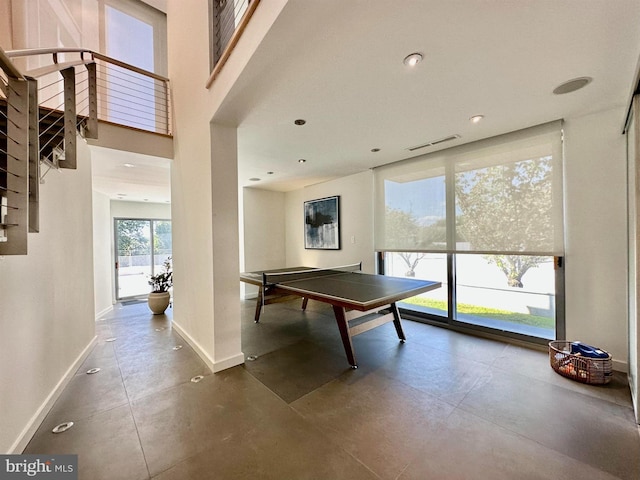 playroom with baseboards, concrete floors, recessed lighting, and visible vents