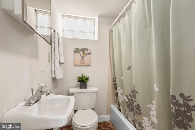 513 Princess Anne St, Fredericksburg, VA 22401 - full bathroom with toilet, baseboards, shower / bathtub combination with curtain, and a sink