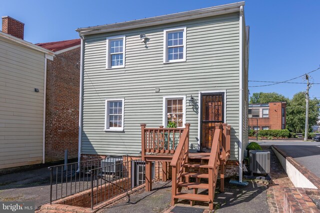 513 Princess Anne St, Fredericksburg, VA 22401 - back of property featuring fence, cooling unit, and a deck