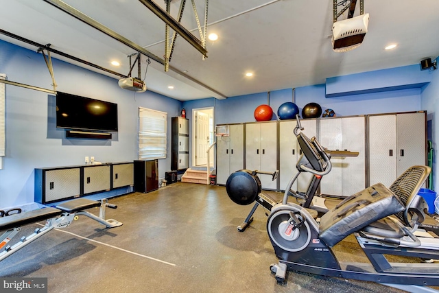 exercise room featuring recessed lighting