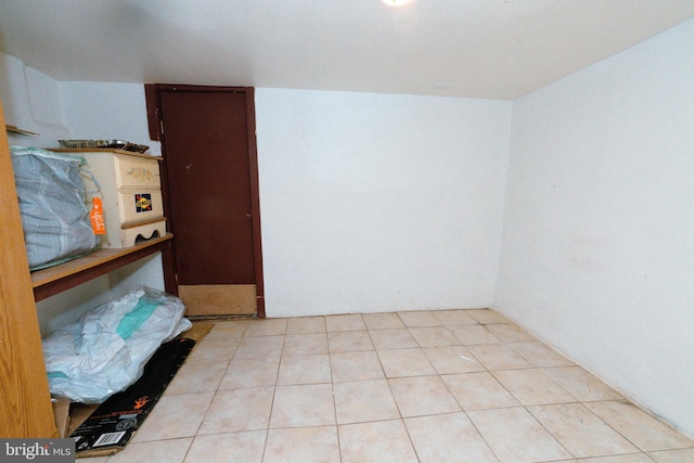 spare room featuring light tile patterned floors