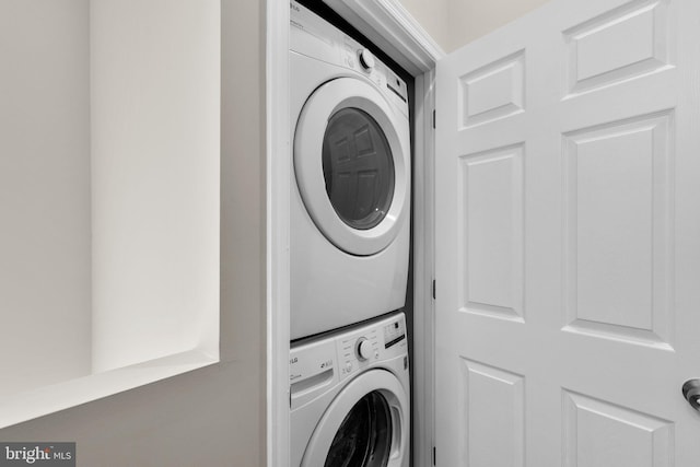 1414 N Bethel St, Baltimore, MD 21213 - washroom with stacked washer / drying machine