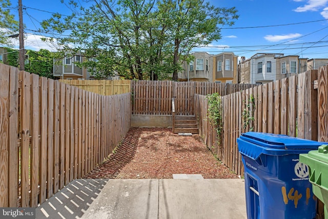 1414 N Bethel St, Baltimore, MD 21213 - fenced backyard with a residential view