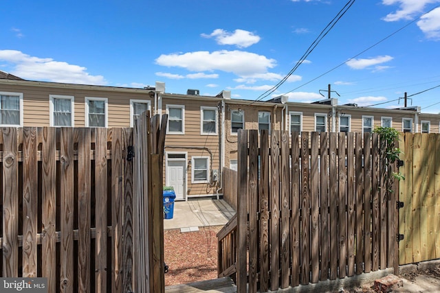 1414 N Bethel St, Baltimore, MD 21213 - rear view of property with fence