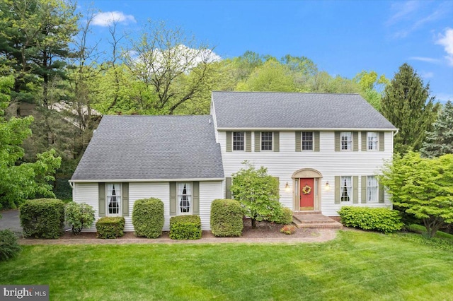 3161 Grande Oak Pl, Lancaster, PA 17601 - colonial house featuring roof with shingles and a front yard