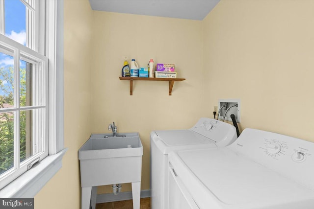 3161 Grande Oak Pl, Lancaster, PA 17601 - washroom with a sink, laundry area, and independent washer and dryer